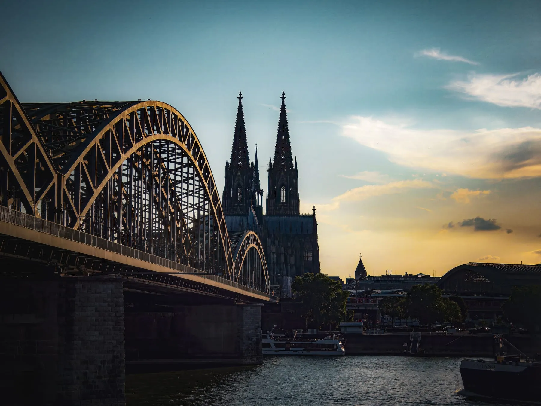 Cologne Cathedral and the Hohenzollern Bridge over the Rhine at sunset — Cologne Bonn Airport Transfer (CGN)