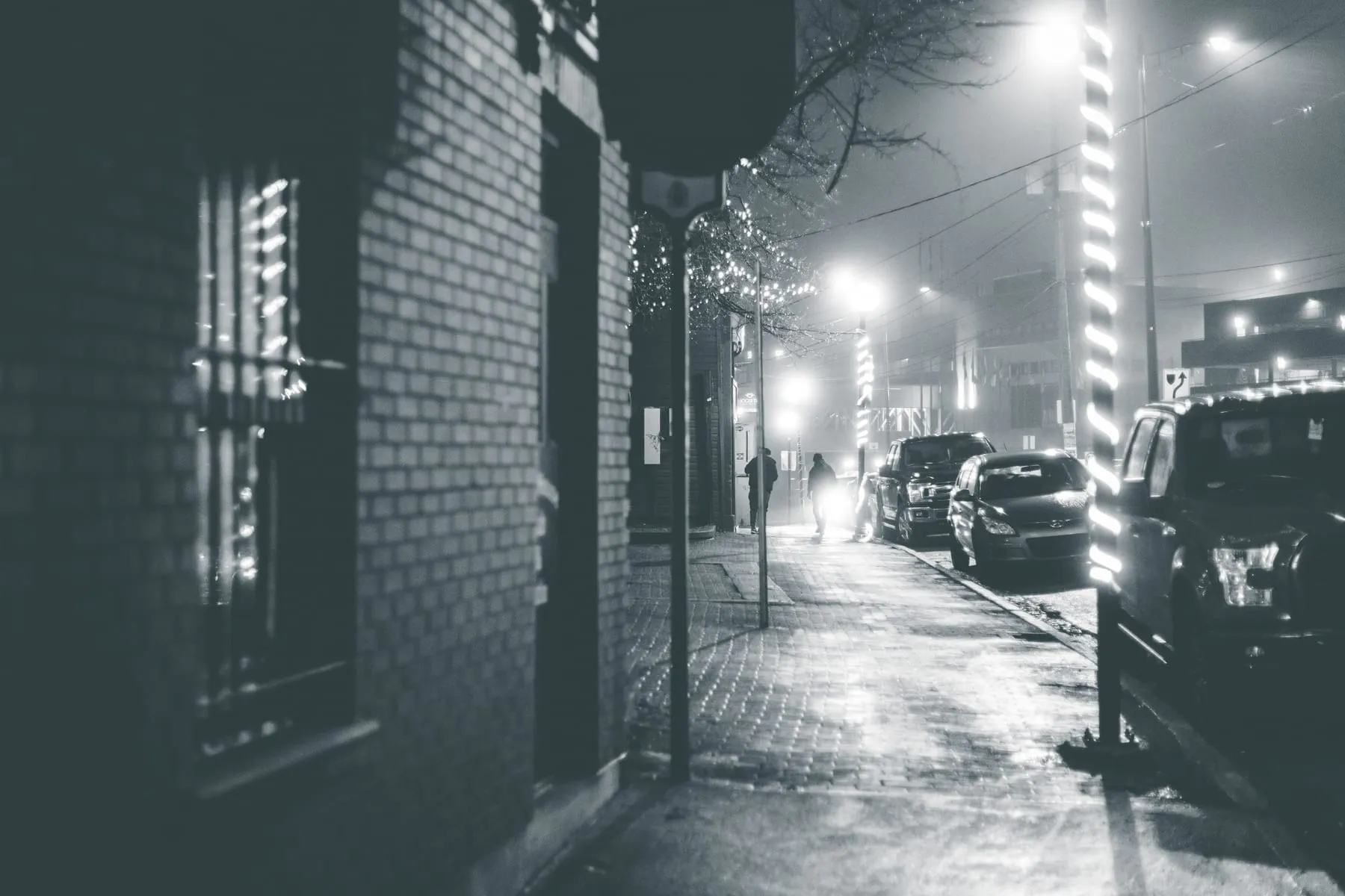 A city street at night with headlights and reflections — Evening Chauffeur Service Frankfurt